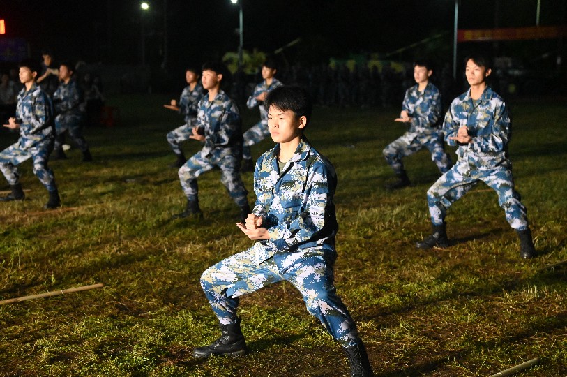 軍訓結(jié)營之摔擒術(shù)